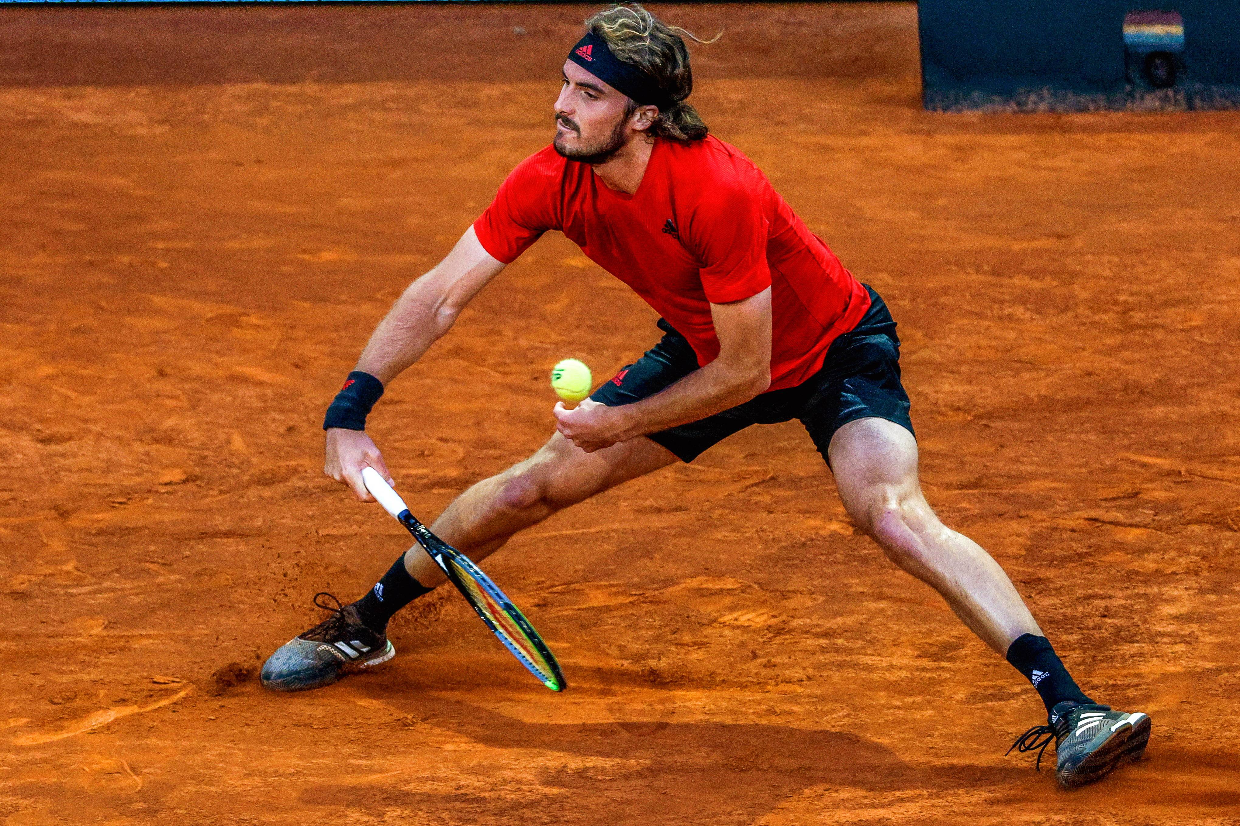 包含西班牙网球队完胜德国网球队，西西帕斯高光表现的词条