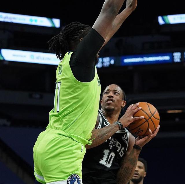 狼队主场逆袭，取得重要三分