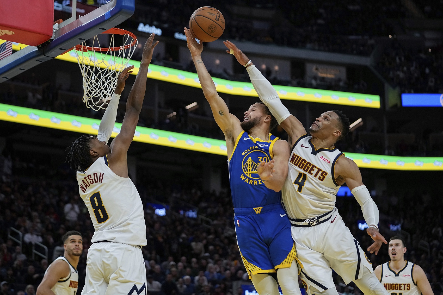 北京队翻盘湖人，东契奇带队取胜